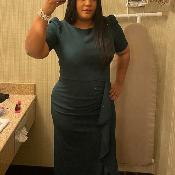 Elegant Green dress - Picture 1 of 5